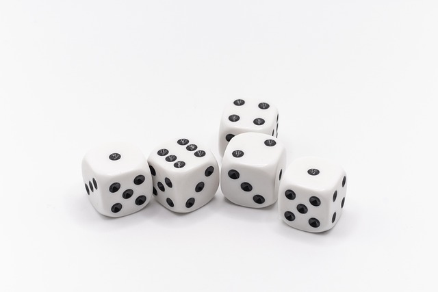 Online Pokies board game cubes